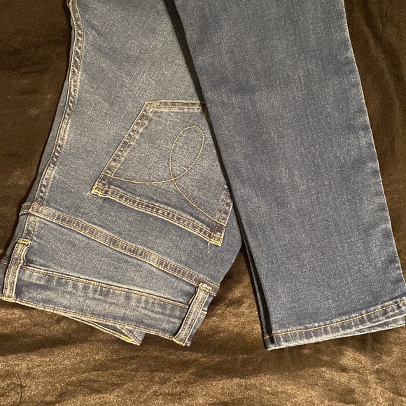 Jeans - Picture 10 of 11